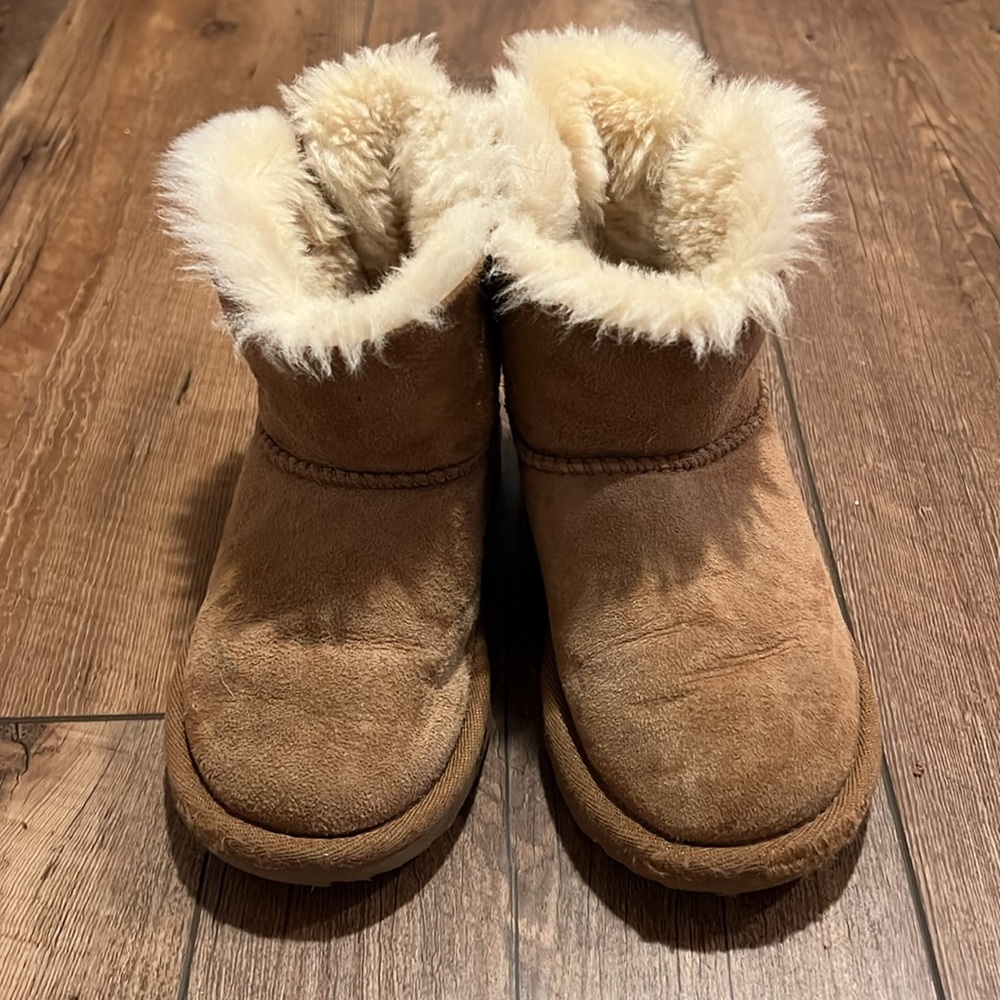 UGG Mini Bailey Bow II Boot for Toddler Girl, size 10 - Picture 3 of 16